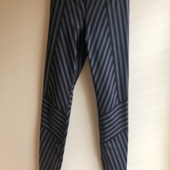 Gap Fit Striped Leggings Black, Gray - Picture 10 of 10